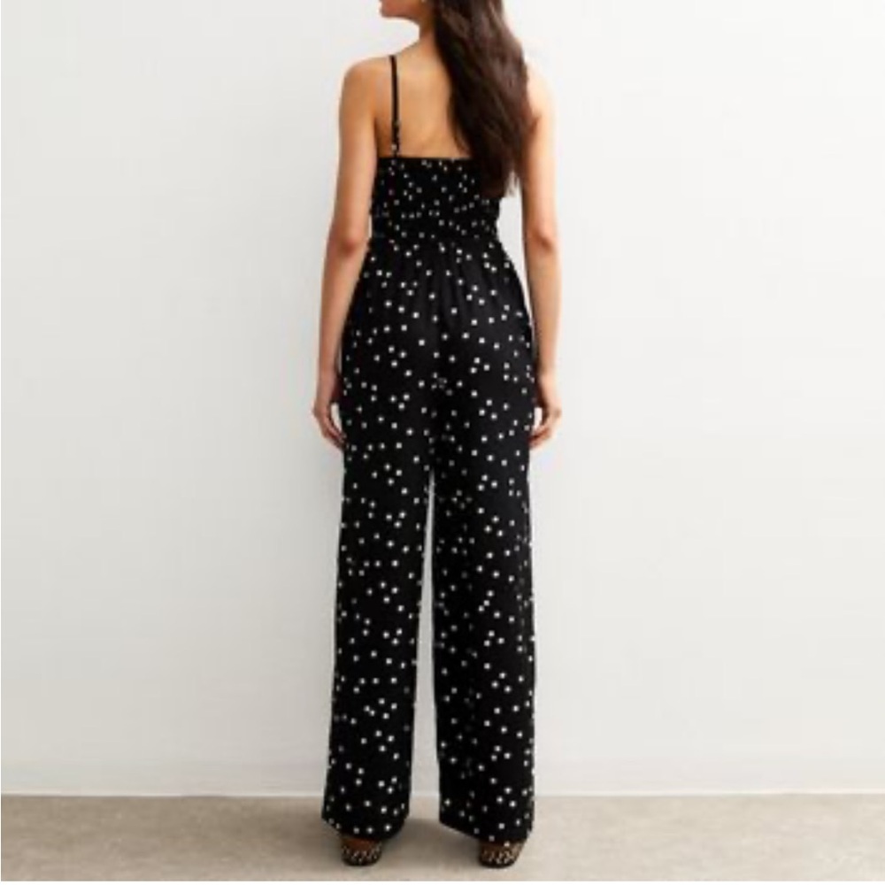 Loft Belted Black & White Geometric Print
Smocked Wide-Leg Jumpsuit - Size S